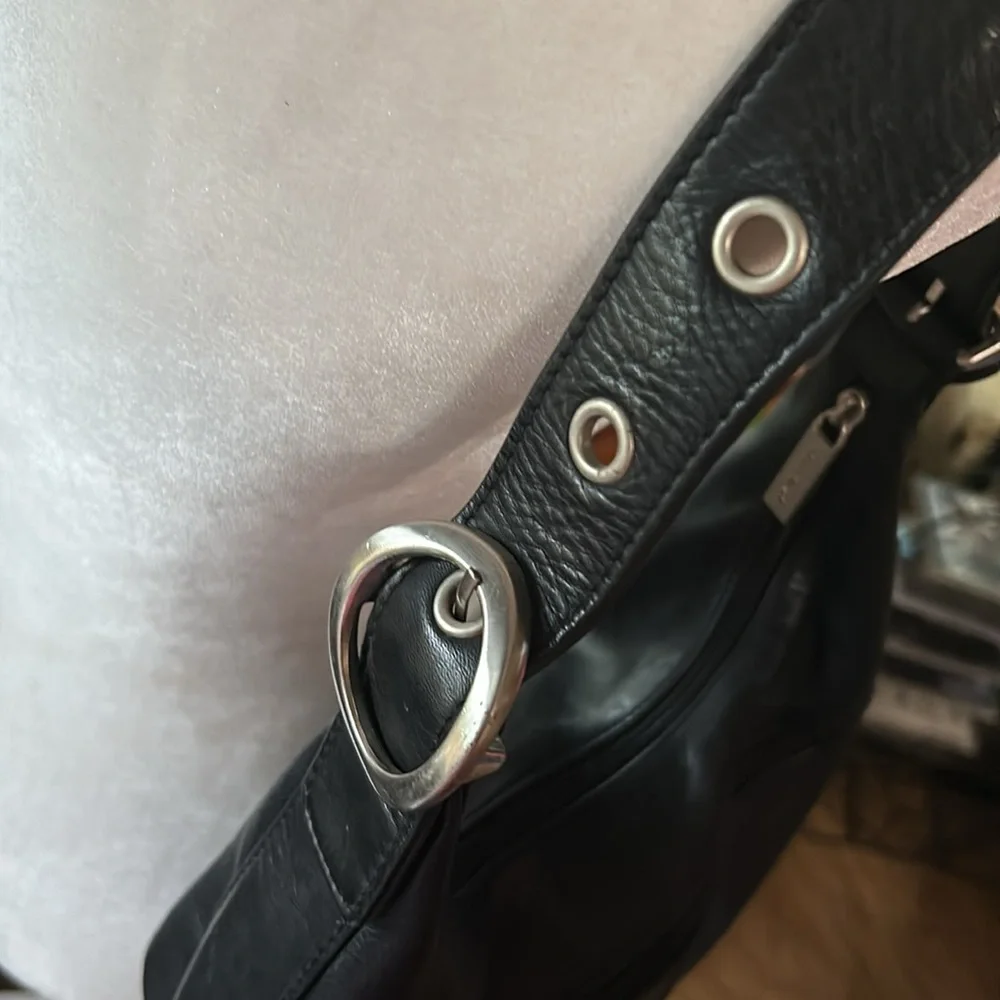 Classic Black Leather Hobo Shoulder Bag - Unbranded